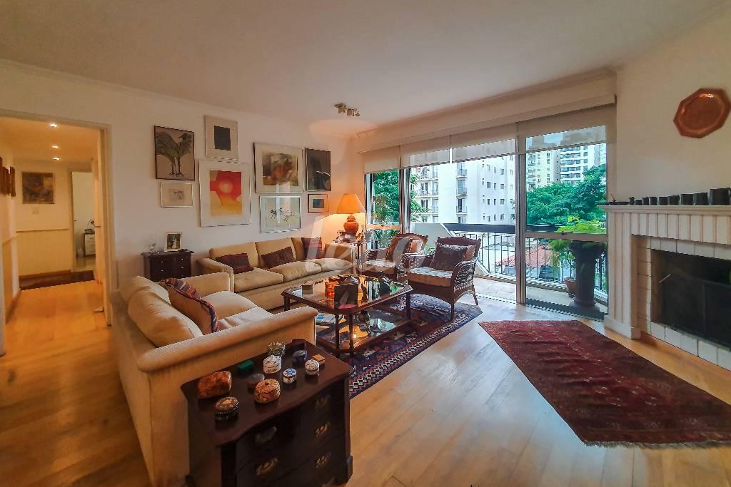 LIVING de Apartamento à venda, Padrão com 136 m², 4 quartos e 2 vagas em Pinheiros - São Paulo