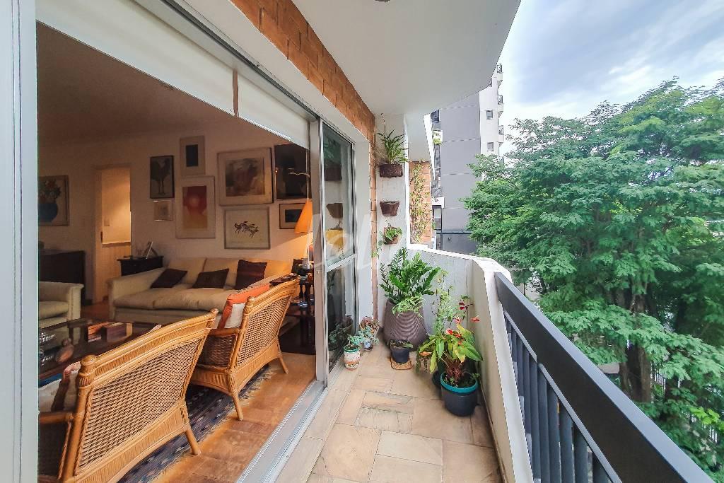 SACADA de Apartamento à venda, Padrão com 136 m², 4 quartos e 2 vagas em Pinheiros - São Paulo