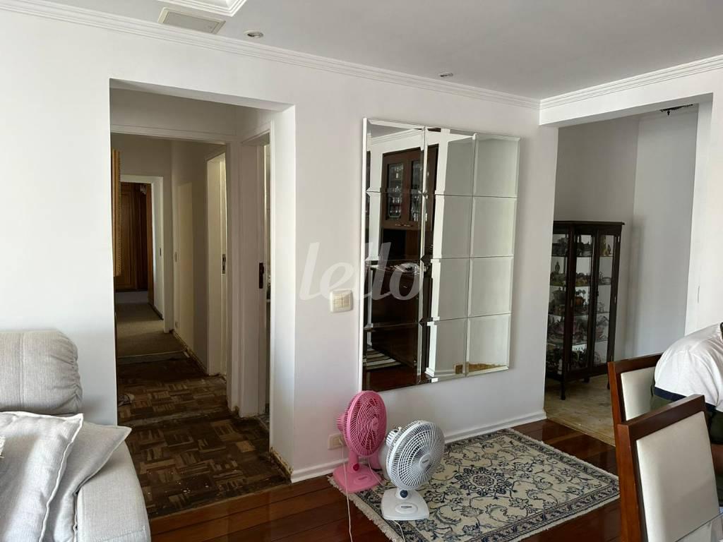 SALA de Apartamento para alugar, Padrão com 120 m², 3 quartos e 4 vagas em Perdizes - São Paulo