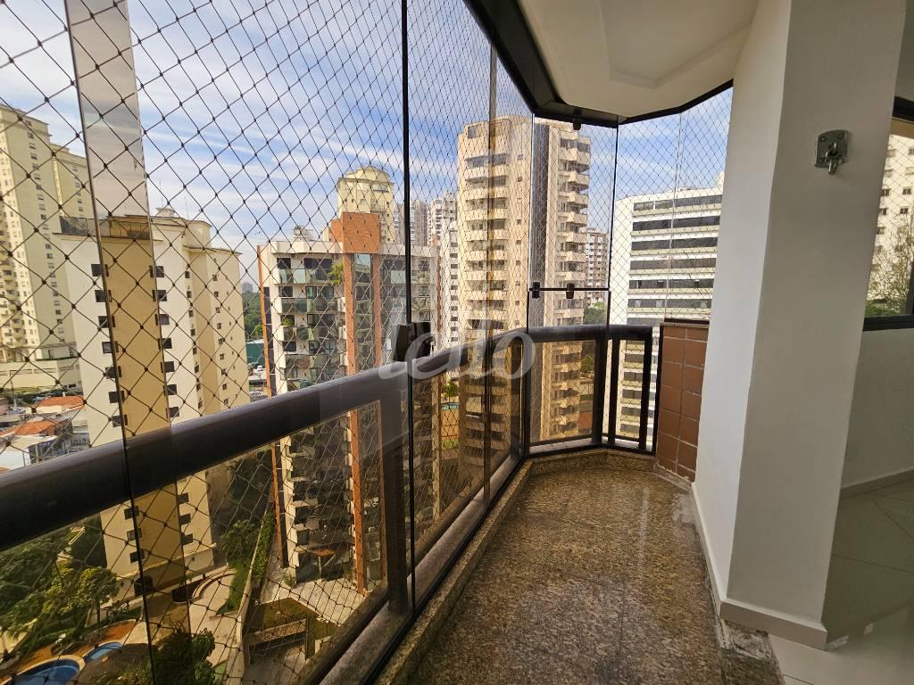 SACADA de Apartamento para alugar, cobertura - Padrão com 234 m², 4 quartos e 3 vagas em Vila Gomes Cardim - São Paulo