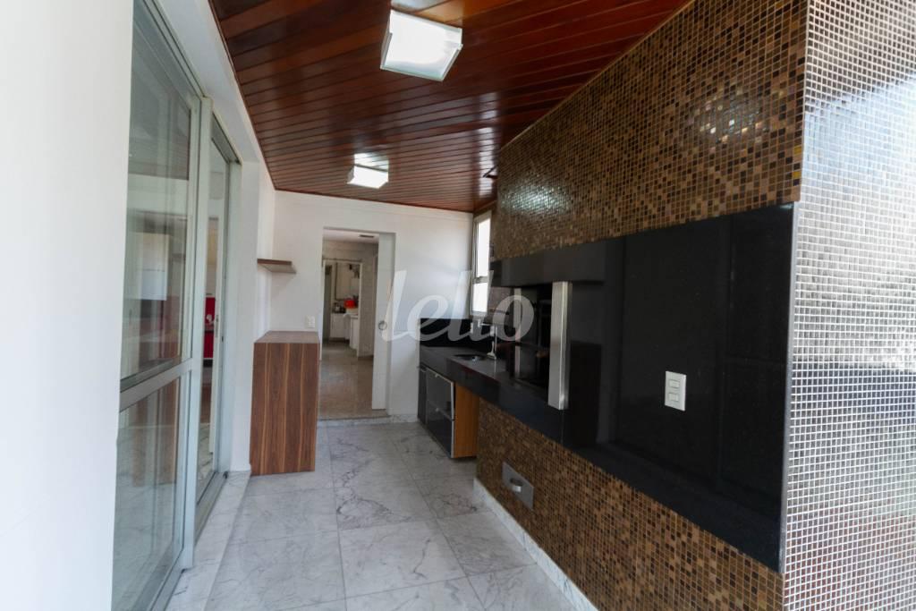 VARANDA GOURMET de Apartamento à venda, Padrão com 379 m², 4 quartos e 5 vagas em Jardim - Santo André
