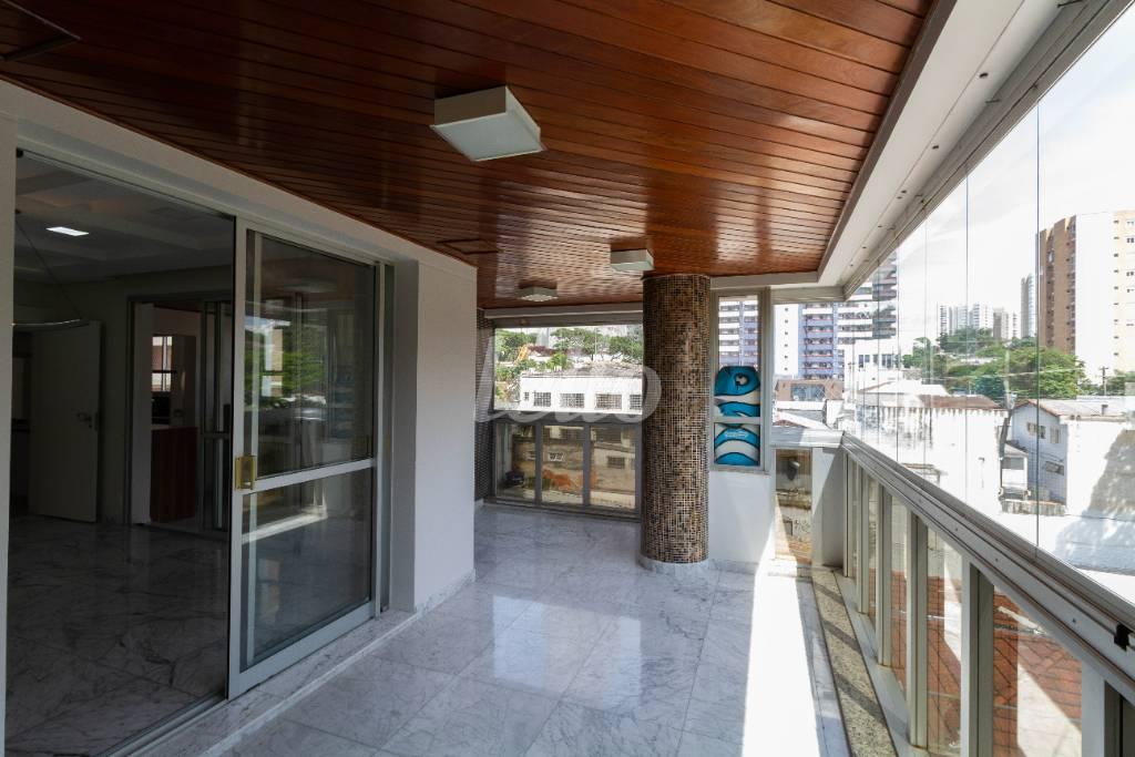 VARANDA GOURMET de Apartamento à venda, Padrão com 379 m², 4 quartos e 5 vagas em Jardim - Santo André