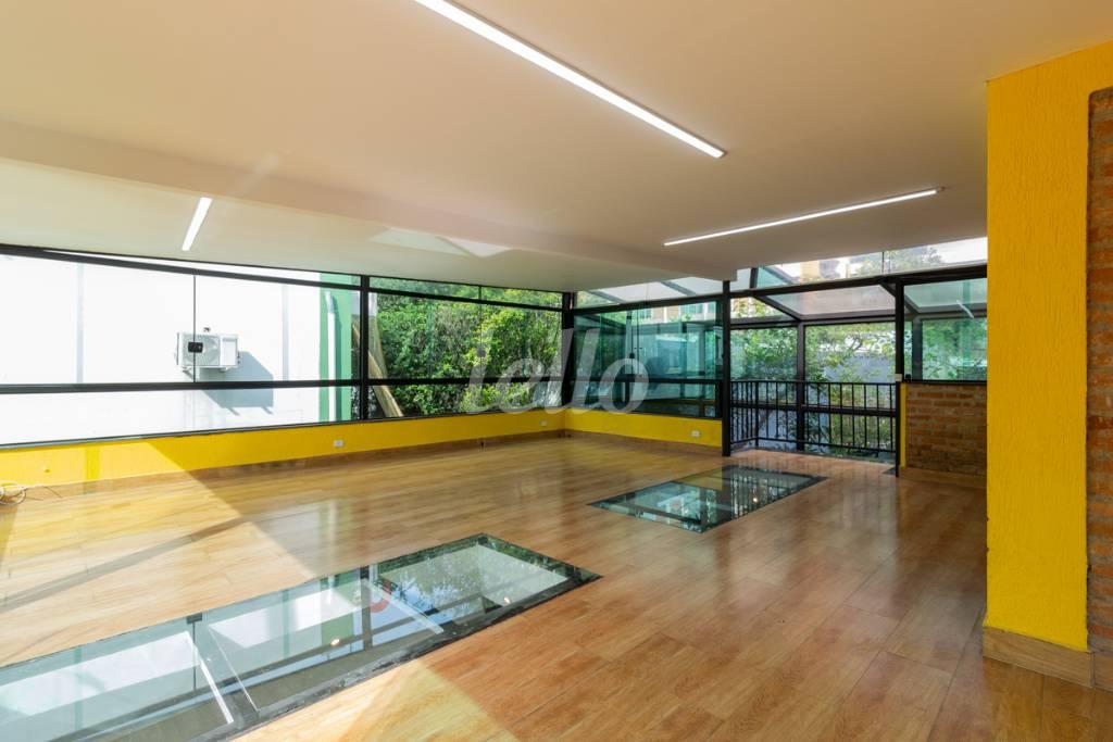 SALA 12 de Prédio Comercial para alugar, Monousuário com 350 m², e em Vila Mariana - São Paulo