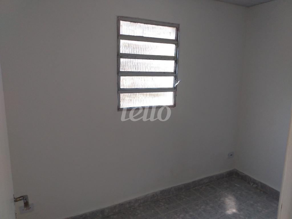 DORMITÓRIO DIREITO de Casa para alugar, sobrado com 50 m², 2 quartos e em Vila Santa Clara - São Paulo