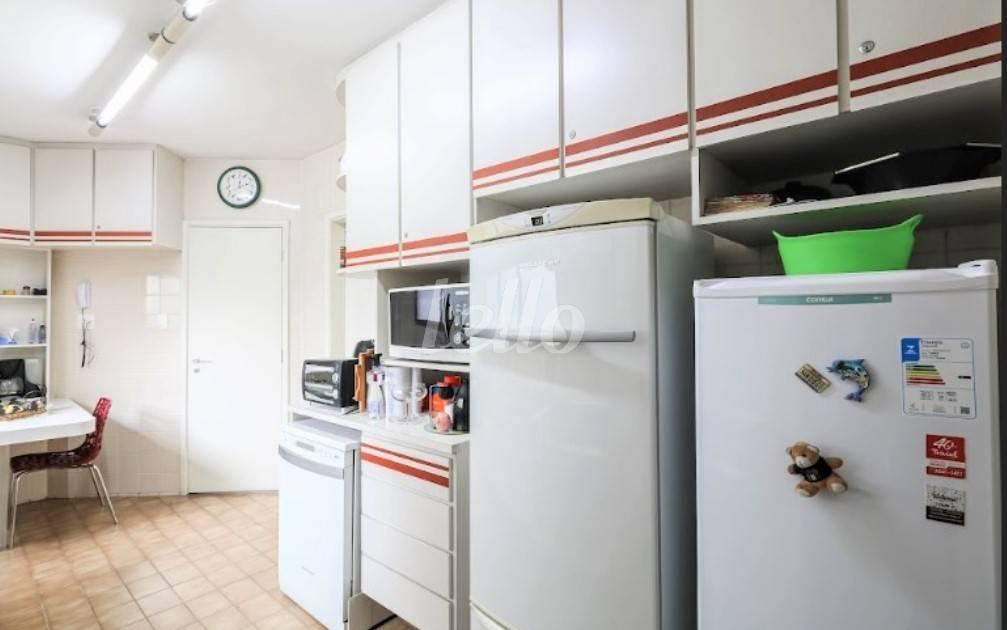 COZINHA de Apartamento à venda, Padrão com 173 m², 4 quartos e 2 vagas em Itaim Bibi - São Paulo