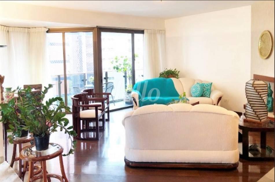 SALA de Apartamento à venda, Padrão com 173 m², 4 quartos e 2 vagas em Itaim Bibi - São Paulo