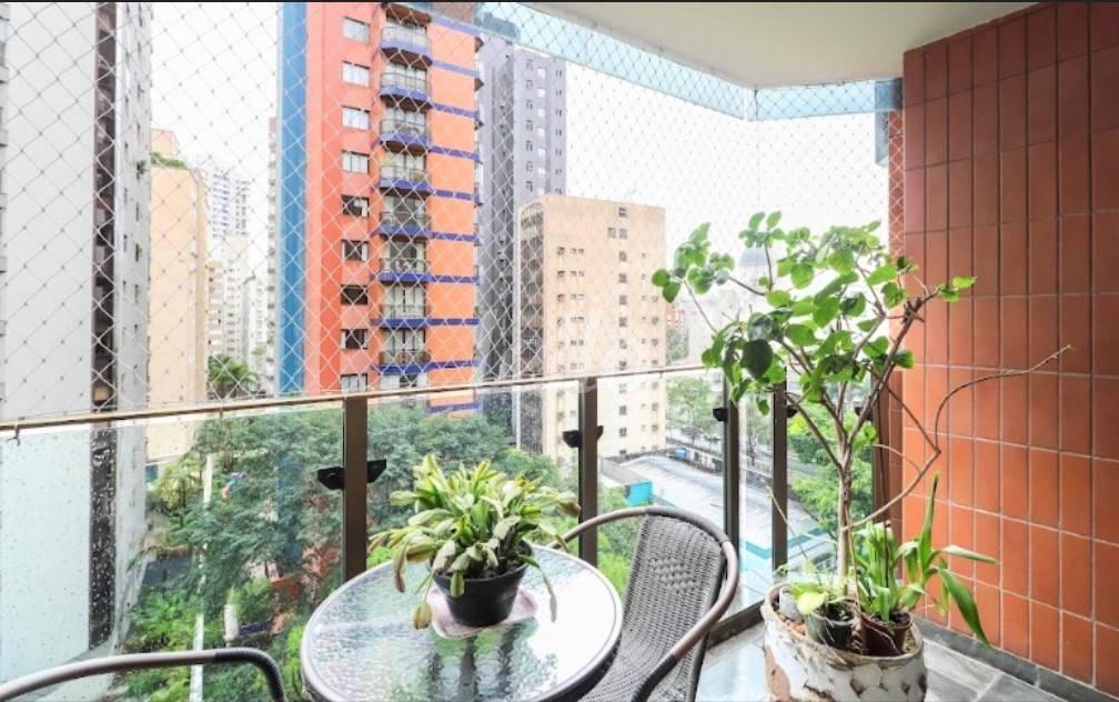VARANDA de Apartamento à venda, Padrão com 173 m², 4 quartos e 2 vagas em Itaim Bibi - São Paulo