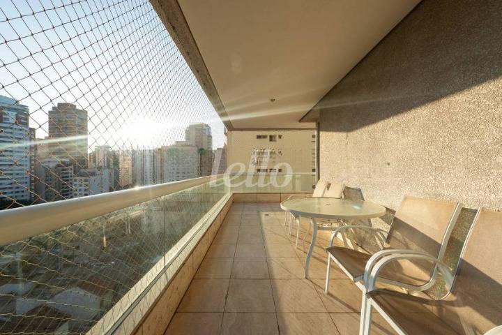 VARANDA de Apartamento à venda, Padrão com 335 m², 4 quartos e 5 vagas em Pinheiros - São Paulo