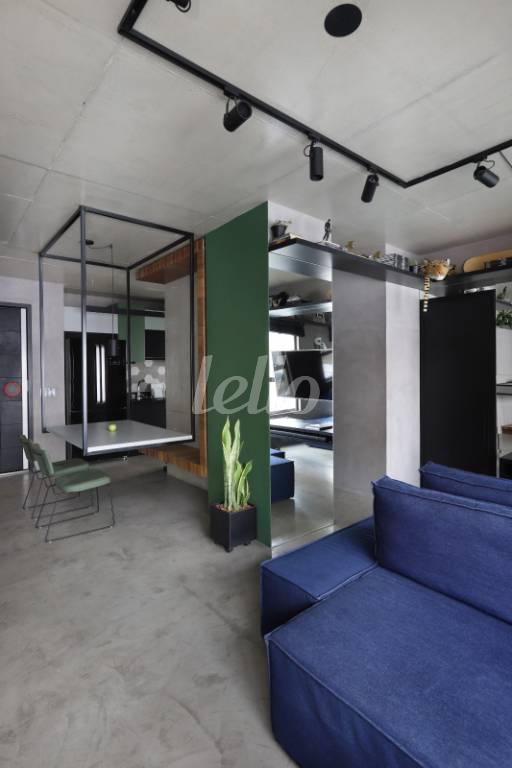 SALA de Apartamento à venda, Padrão com 74 m², 1 quarto e 1 vaga em Bela Vista - São Paulo