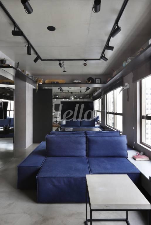 SALA de Apartamento à venda, Padrão com 74 m², 1 quarto e 1 vaga em Bela Vista - São Paulo