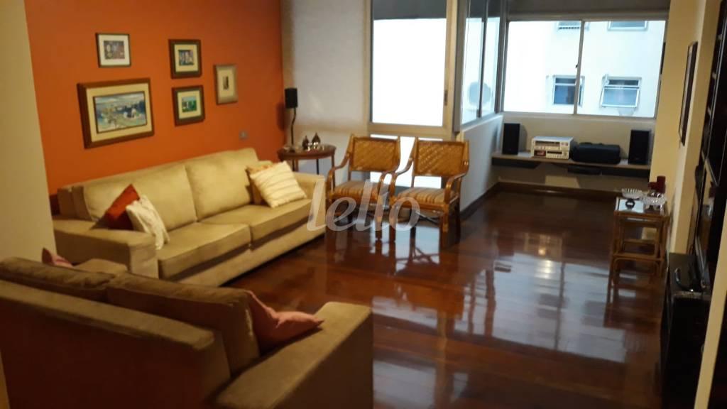 SALA de Apartamento à venda, Padrão com 125 m², 3 quartos e 2 vagas em Indianópolis - São Paulo