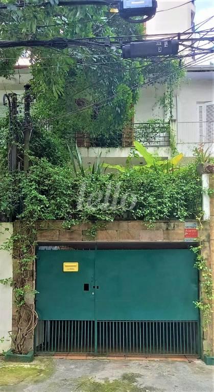 FACHADA de Casa à venda, sobrado com 250 m², 3 quartos e 3 vagas em Pinheiros - São Paulo