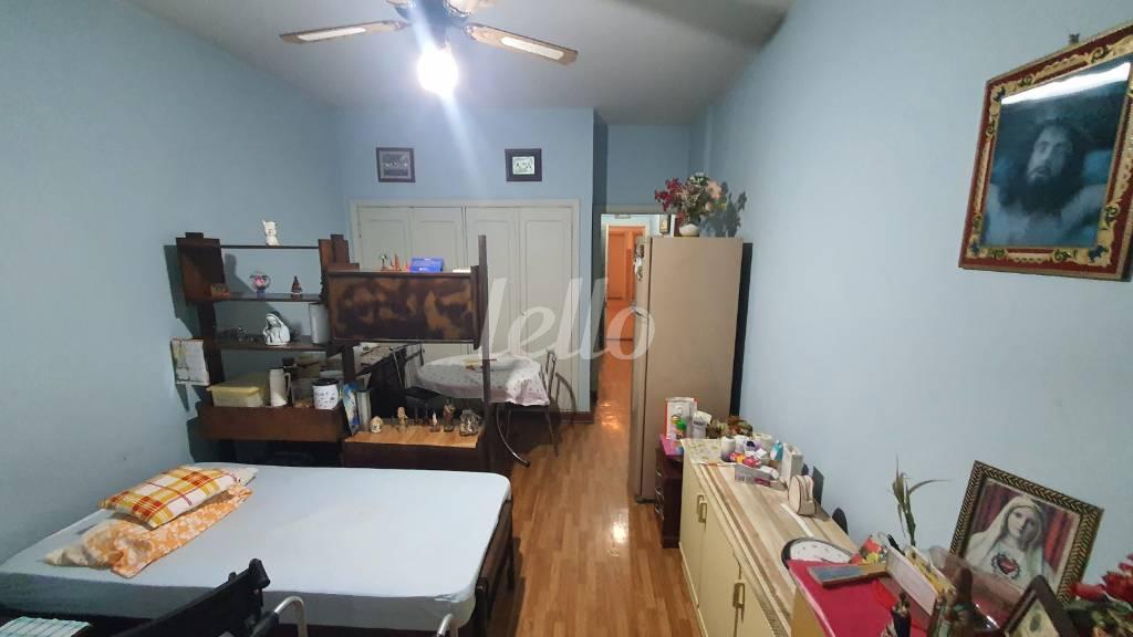 SALA/DORMITÓRIO de Apartamento à venda, Padrão com 29 m², 1 quarto e em Jardim Terezópolis - Guarulhos