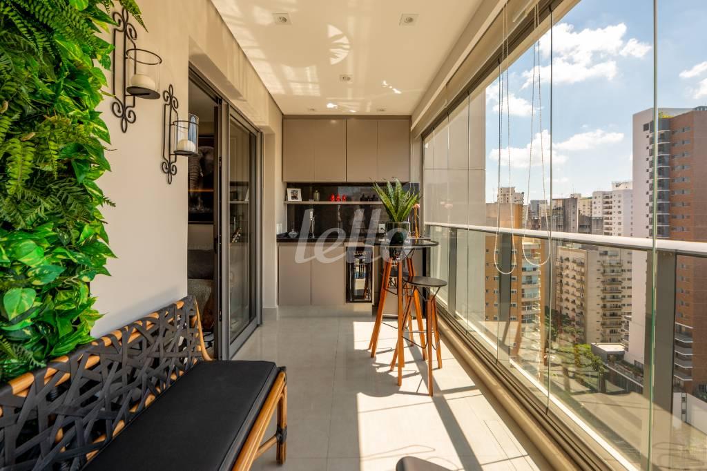 VARANDA GOURMET de Apartamento à venda, Padrão com 71 m², 1 quarto e 1 vaga em Indianópolis - São Paulo