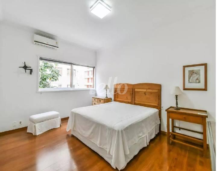 SUITE de Apartamento para alugar, Padrão com 200 m², 3 quartos e 2 vagas em Consolação - São Paulo