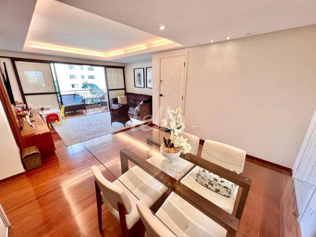 LIVING de Apartamento à venda, Padrão com 114 m², 3 quartos e 2 vagas em Indianópolis - São Paulo