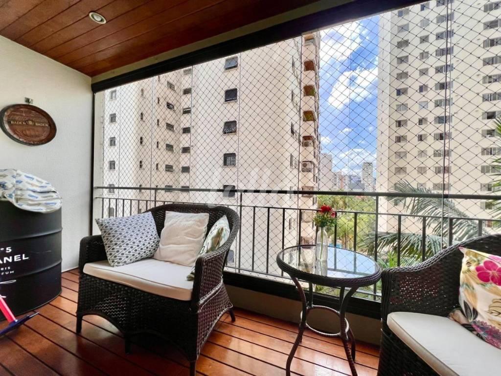 VARANDA de Apartamento à venda, Padrão com 114 m², 3 quartos e 2 vagas em Indianópolis - São Paulo