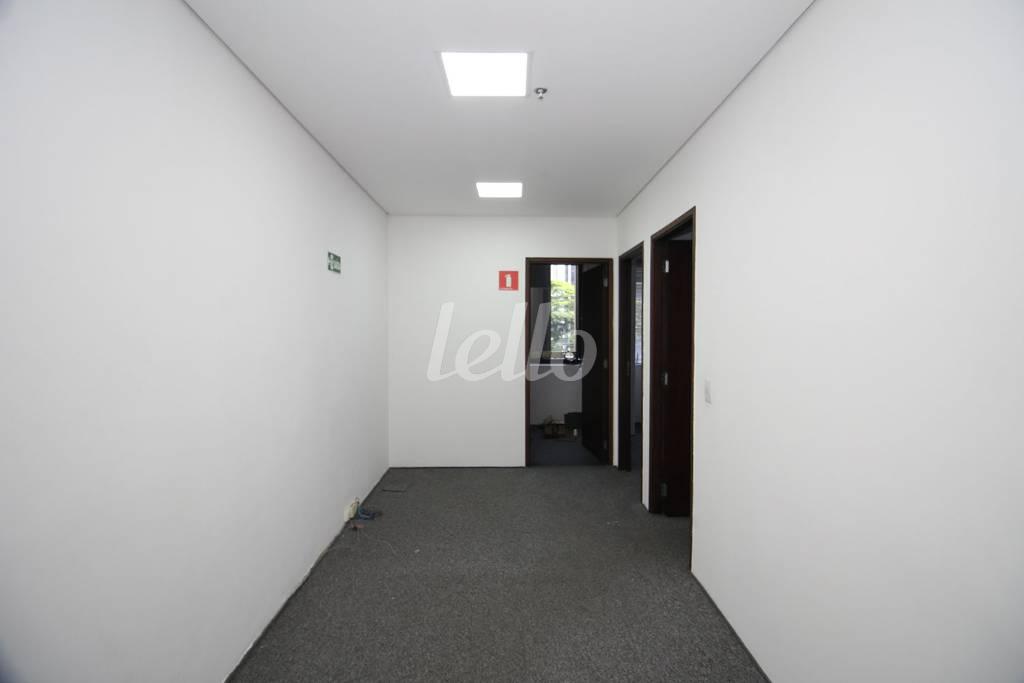 ENTRADA de Sala / Conjunto para alugar, Padrão com 150 m², e 3 vagas em Cidade Monções - São Paulo