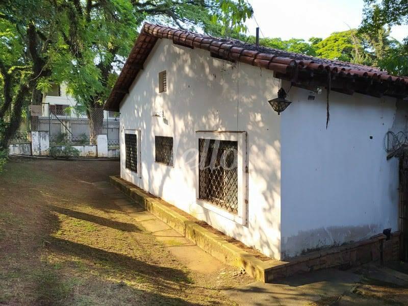 QUINTAL de Casa à venda, térrea com 350 m², 4 quartos e 6 vagas em Brooklin Paulista - São Paulo
