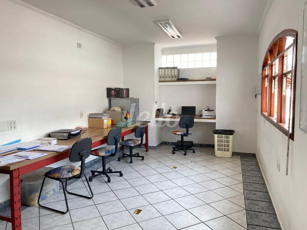 HOME OFFICE EDICULA de Casa à venda, sobrado com 210 m², 4 quartos e 4 vagas em Vila Mazzei - São Paulo