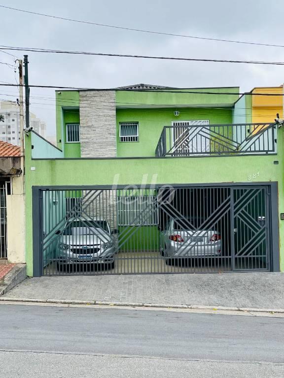 FACHADA de Casa à venda, sobrado com 197 m², 4 quartos e 2 vagas em Jardim Teresa - São Paulo