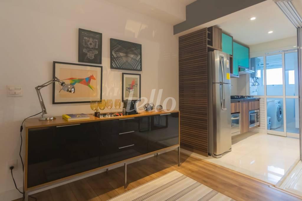 SALA de Apartamento à venda, Padrão com 69 m², 2 quartos e 1 vaga em Vila Gertrudes - São Paulo