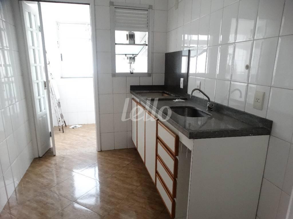 COZINHA de Apartamento à venda, Padrão com 61 m², 3 quartos e 2 vagas em Vila Antonieta - São Paulo