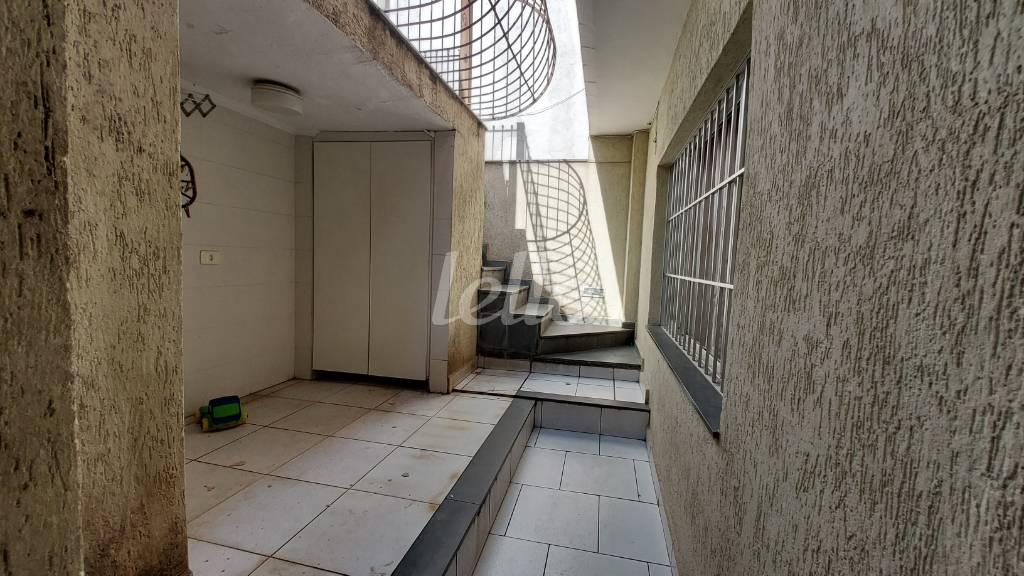 ACESSO LATERAL de Casa à venda, sobrado com 300 m², 8 quartos e 3 vagas em Vila Ester (zona Norte) - São Paulo