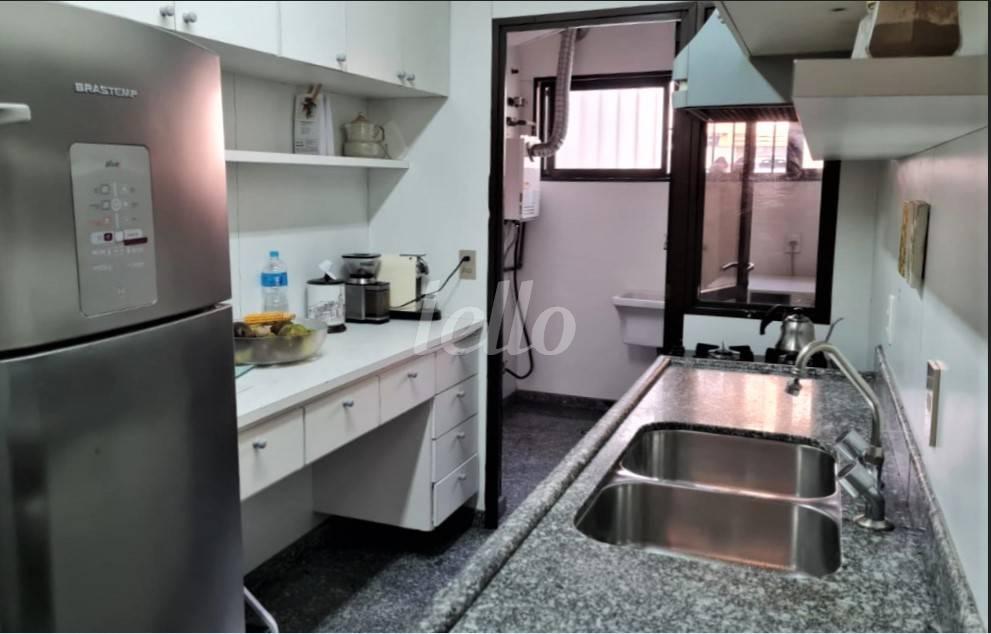 COZINHA de Apartamento à venda, Padrão com 100 m², 3 quartos e 2 vagas em Moema - São Paulo