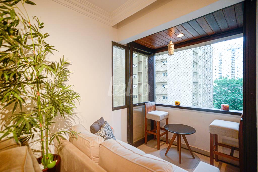 SACADA de Apartamento à venda, Padrão com 120 m², 3 quartos e 2 vagas em Vila Uberabinha - São Paulo