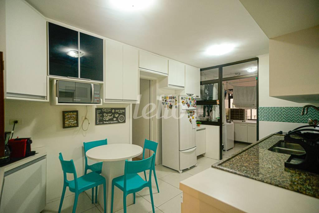 COZINHA de Apartamento à venda, Padrão com 120 m², 3 quartos e 2 vagas em Vila Uberabinha - São Paulo