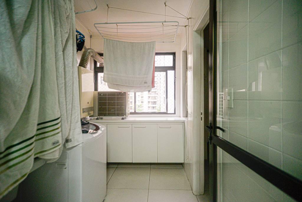 LAVANDERÍA de Apartamento à venda, Padrão com 120 m², 3 quartos e 2 vagas em Vila Uberabinha - São Paulo