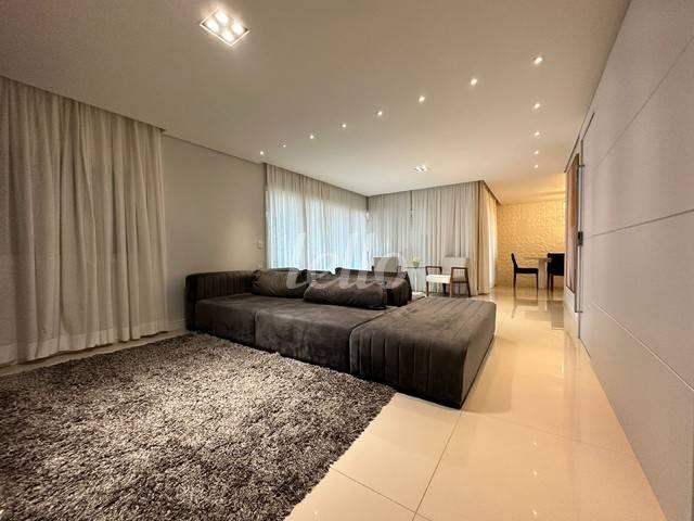 18 de Apartamento à venda, Padrão com 182 m², 3 quartos e 3 vagas em Vila Rosália - Guarulhos