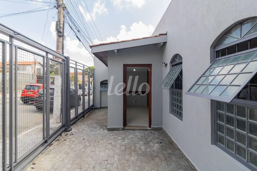 ENTRADA de Casa para alugar, sobrado com 100 m², e 1 vaga em Vila Das Mercês - São Paulo
