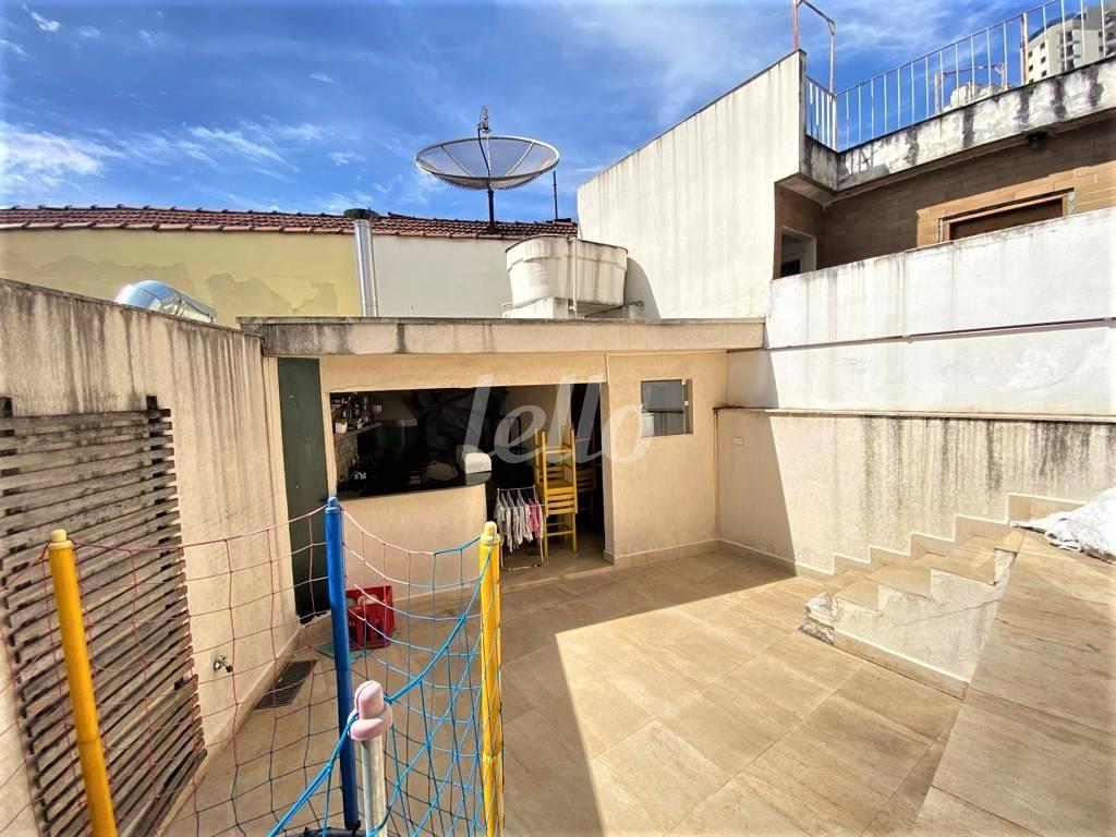 QUINTAL E AREA DE SERVICO de Casa à venda, sobrado com 220 m², 3 quartos e 1 vaga em Vila Bertioga - São Paulo