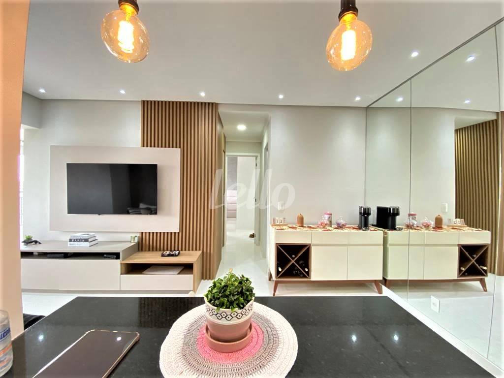 SALA DE ESTAR de Apartamento à venda, Padrão com 68 m², 2 quartos e 1 vaga em Chácara Seis de Outubro - São Paulo