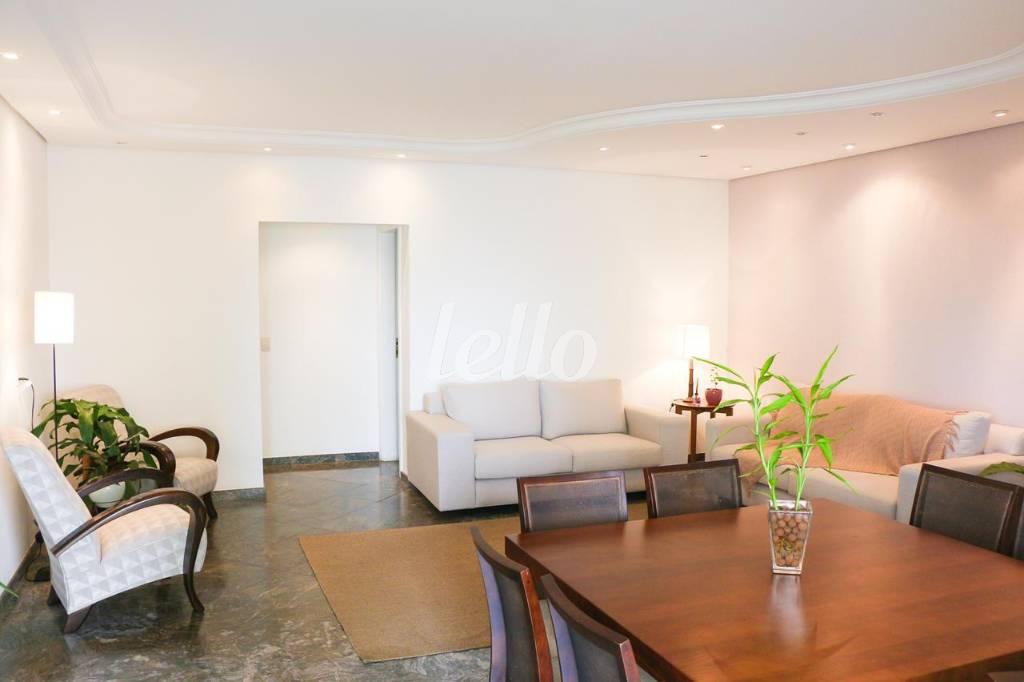 SALA de Apartamento à venda, Padrão com 138 m², 3 quartos e 4 vagas em Vila Gomes Cardim - São Paulo