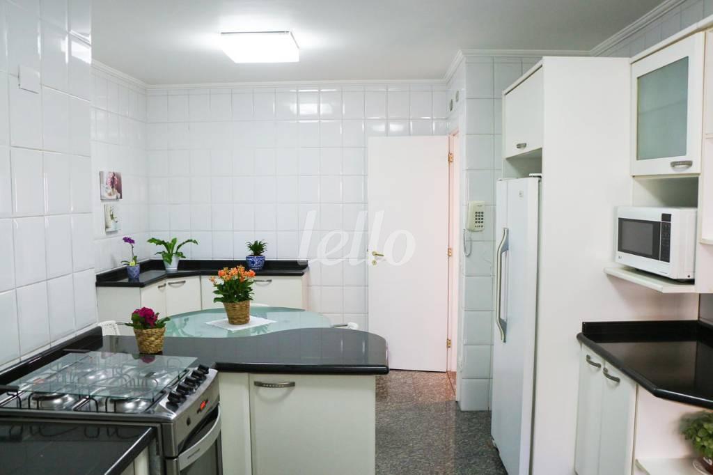 COZINHA de Apartamento à venda, Padrão com 138 m², 3 quartos e 4 vagas em Vila Gomes Cardim - São Paulo