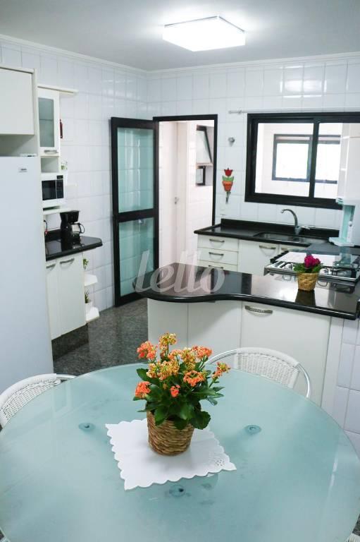 COZINHA de Apartamento à venda, Padrão com 138 m², 3 quartos e 4 vagas em Vila Gomes Cardim - São Paulo
