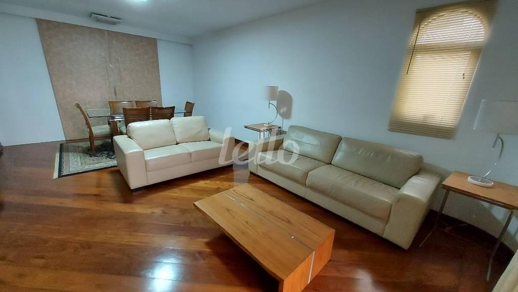 SALA DOIS AMBIENTES de Apartamento à venda, Padrão com 145 m², 3 quartos e 1 vaga em Jardim Paulista - São Paulo