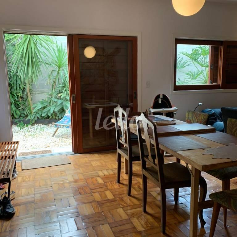 SALA de Casa para alugar, sobrado com 170 m², 4 quartos e 1 vaga em Jardim Das Bandeiras - São Paulo