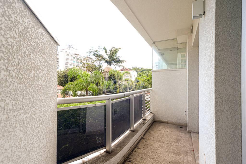 VARANDA de Sala / Conjunto à venda, Padrão com 45 m², e 1 vaga em Jardins - São Paulo