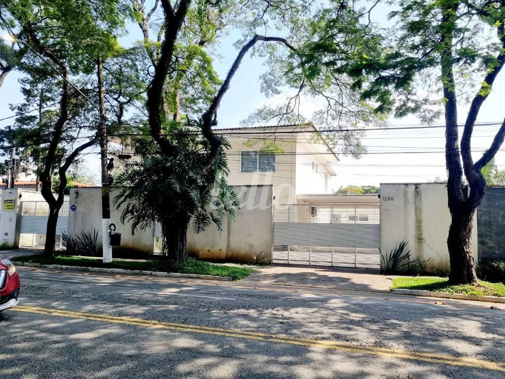 FACHADA de Casa à venda, sobrado com 391 m², e 15 vagas em Vila Ida - São Paulo