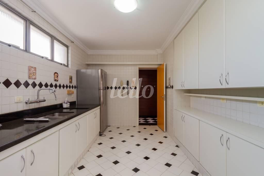 COZINHA de Apartamento para alugar, Padrão com 180 m², 3 quartos e 1 vaga em Jardim Paulista - São Paulo