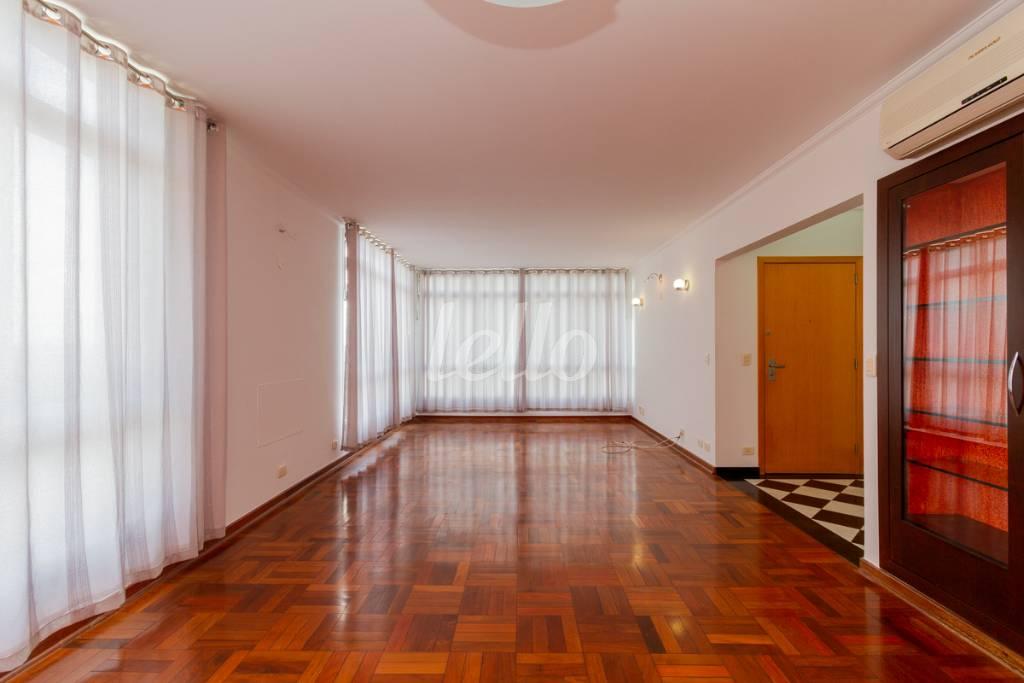 SALA de Apartamento para alugar, Padrão com 180 m², 3 quartos e 1 vaga em Jardim Paulista - São Paulo