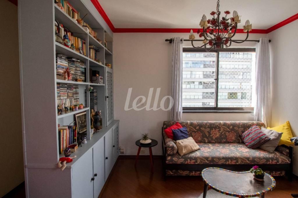SALA de Apartamento à venda, Padrão com 80 m², 2 quartos e 1 vaga em Pinheiros - São Paulo