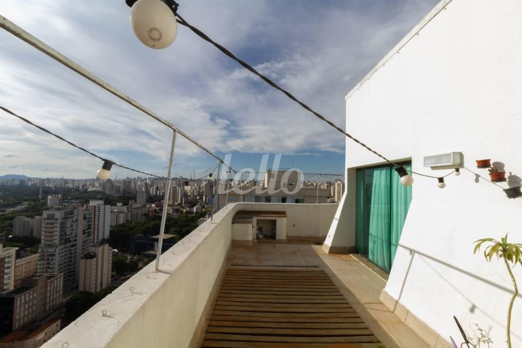 COBERTURA ÁREA EXTERNA de Apartamento à venda, cobertura - Padrão com 130 m², 1 quarto e 2 vagas em Vila Clementino - São Paulo