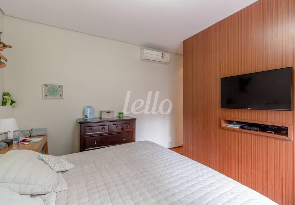 SUÍTE 1 de Apartamento para alugar, Padrão com 240 m², 3 quartos e 1 vaga em Higienópolis - São Paulo