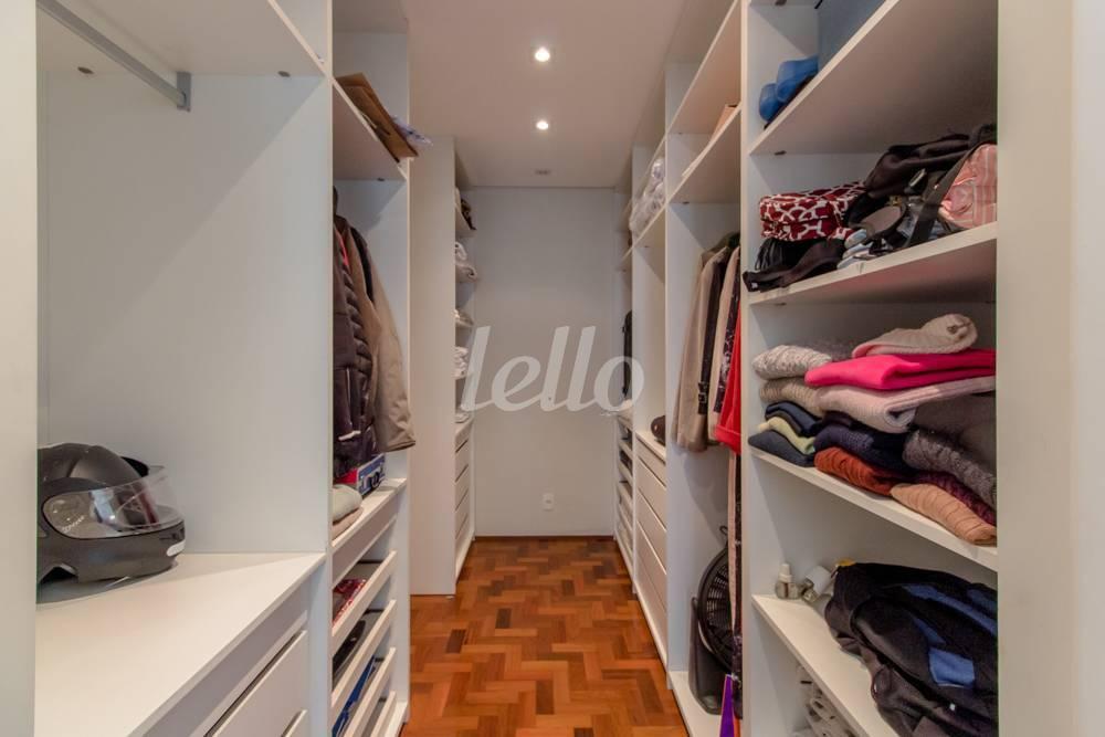 CLOSET de Apartamento para alugar, Padrão com 240 m², 3 quartos e 1 vaga em Higienópolis - São Paulo