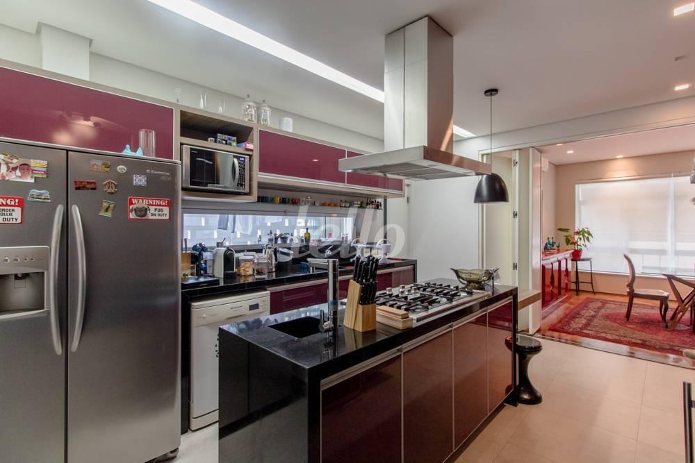 COZINHA de Apartamento para alugar, Padrão com 240 m², 3 quartos e 1 vaga em Higienópolis - São Paulo